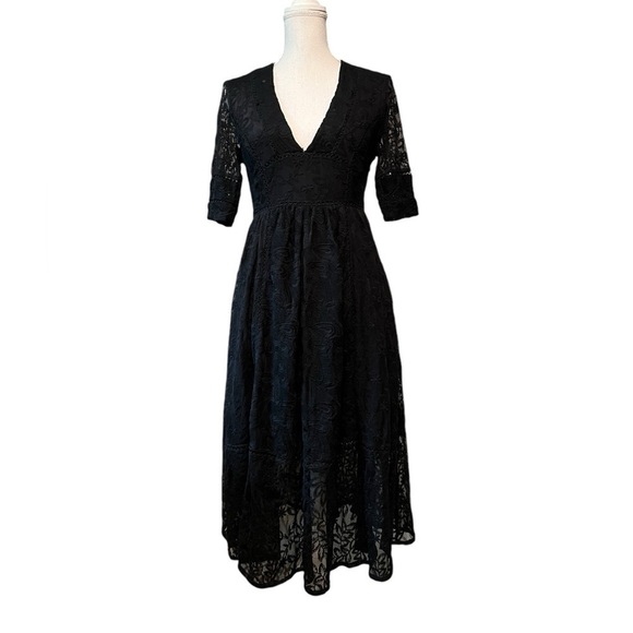 FREE PEOPLE WOMEN’S BLACK MIDI DRESS DEEP V-NECK AND LACE OVERLAY SZ MEDIUM - Picture 1 of 11